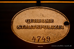 Ausstellung „Gestapo-Terror in Luxemburg“: Dienstmarke der Gestapo